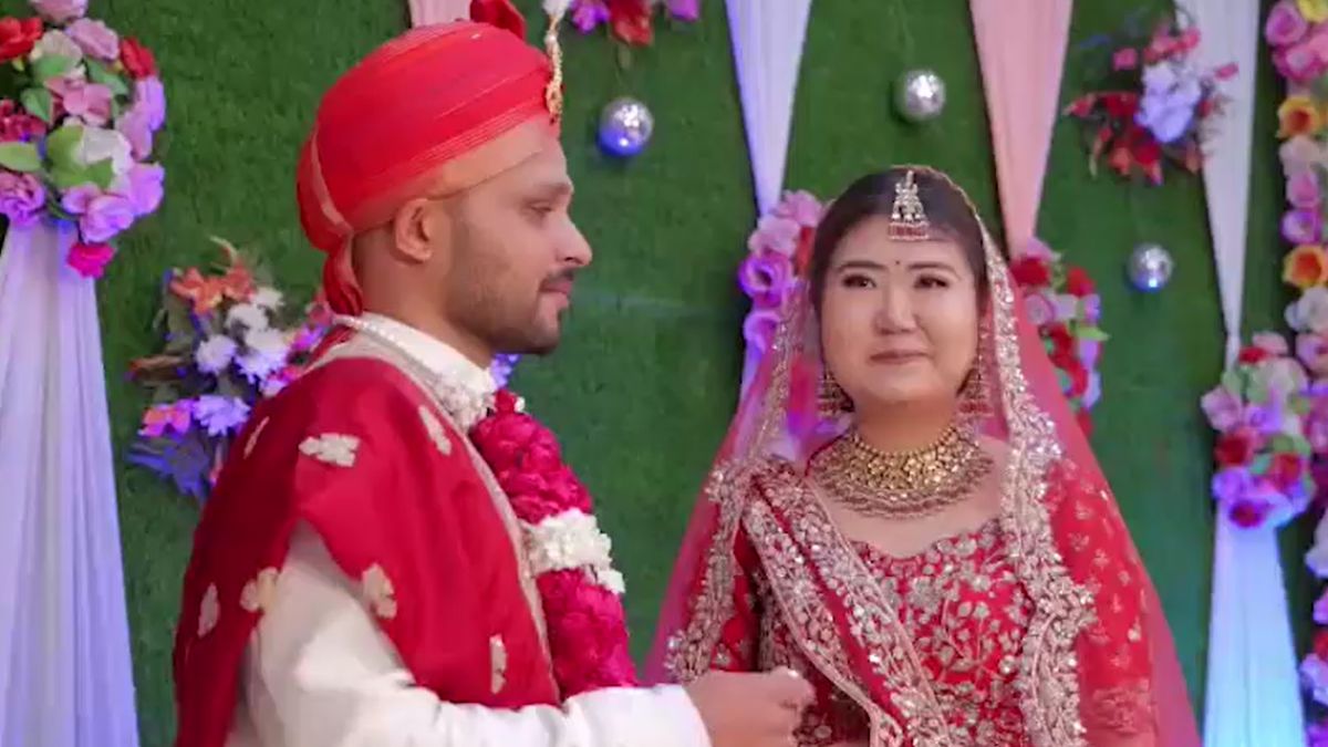 चीन की सियाओ ने बिजनौर के अभिषेक संग लिए सात फेरे... अफ्रीका में हुई थी दोनों की मुलाकात चीन की सियाओ ने बिजनौर के अभिषेक संग लिए सात फेरे... अफ्रीका में हुई थी दोनों की मुलाकात