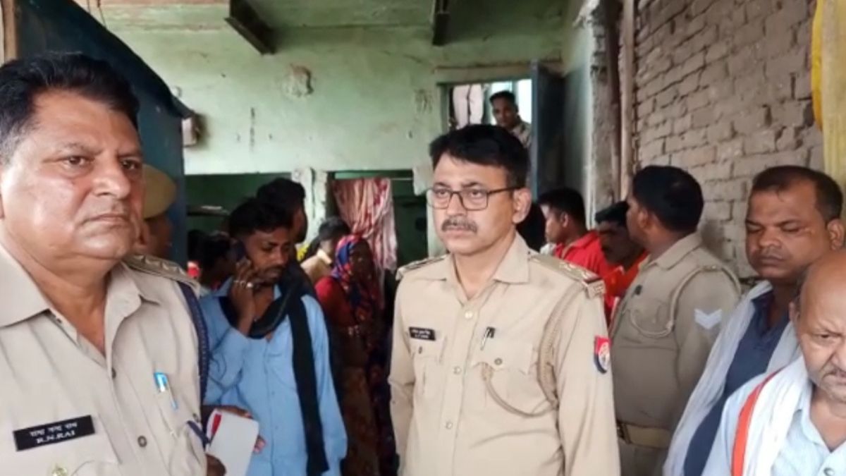 घटना की जांच करने पहुंची पुलिस.