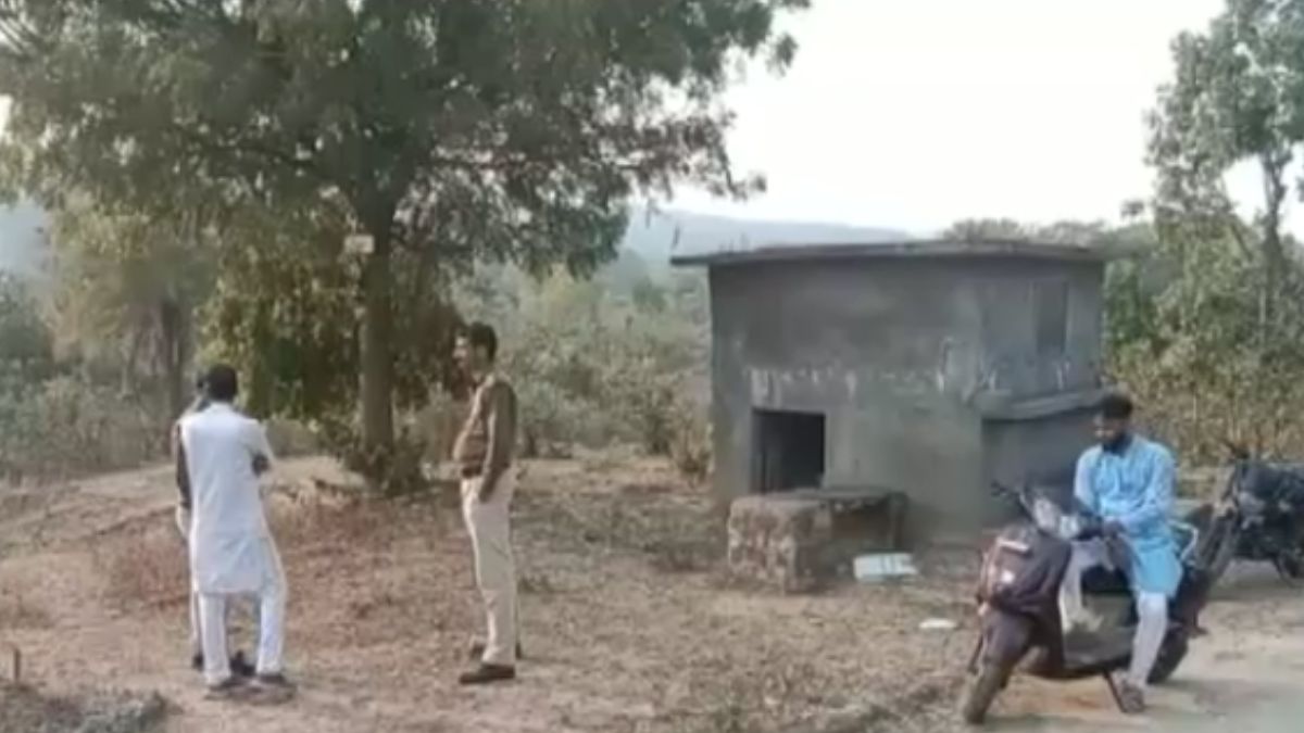 घटना के बाद मामले की जांच करने मौके पर पहुंची पुलिस. घटना के बाद मामले की जांच करने मौके पर पहुंची पुलिस.