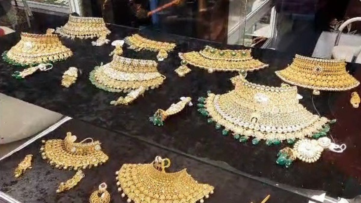 एग्जीबिशन में छाए रहे योगी-मोदी के सिक्के. 