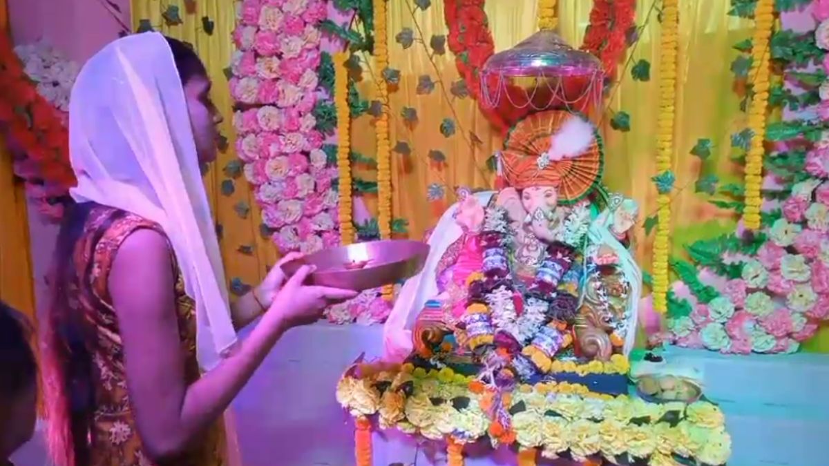 गया में गणपति बप्पा को लगा 51 किलो के एक मोदक का भोग गया में गणपति बप्पा को लगा 51 किलो के एक मोदक का भोग