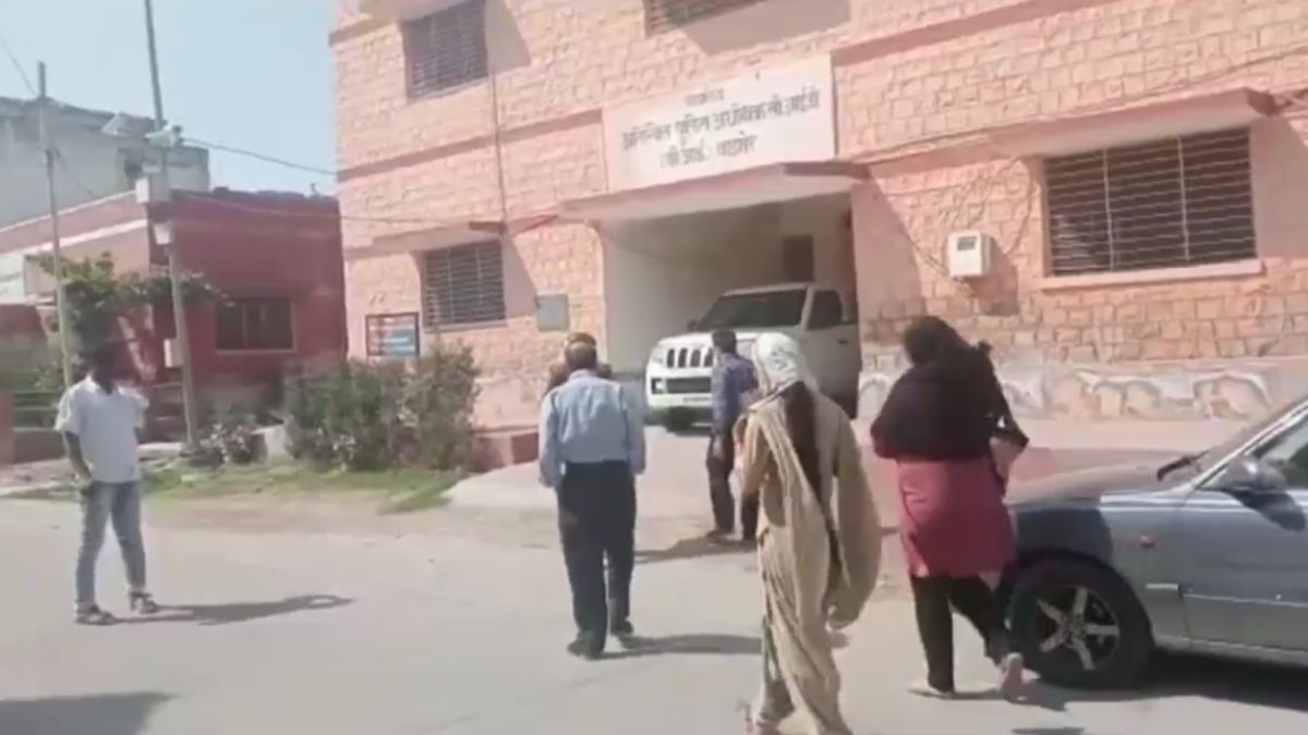 GPS के सहारे हैदराबाद जा रहा था ईरानी कपल, पहुंच गया इंडो पाक बॉर्डर GPS के सहारे हैदराबाद जा रहा था ईरानी कपल, पहुंच गया इंडो पाक बॉर्डर