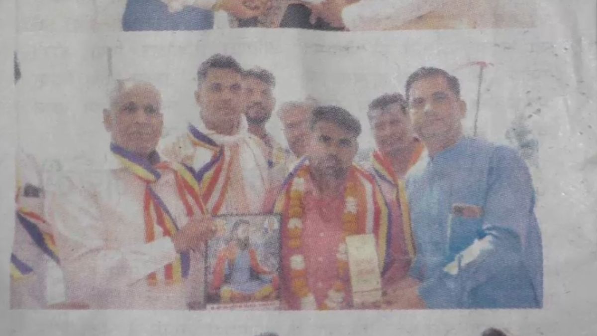 पुलिस ने पकड़ा फर्जी IAS, कलेक्टर भी कर चुके हैं सम्मान