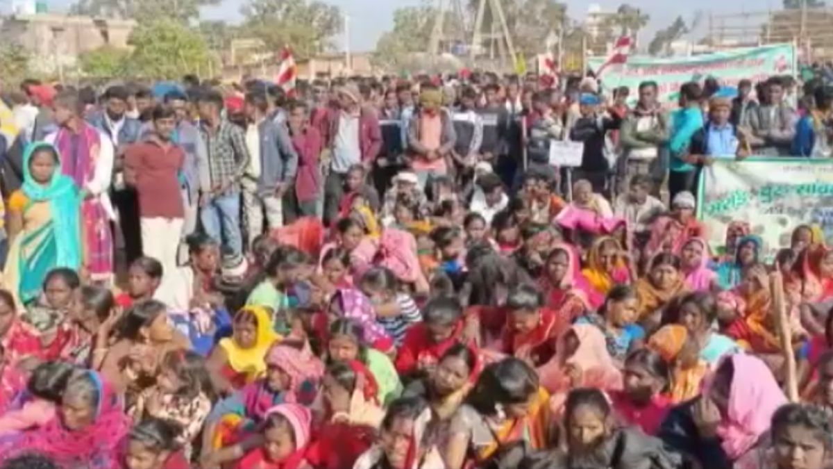 सम्मेद शिखर को लेकर सड़कों पर आदिवासी, आंदोलन कर बोले- 'मरांग बुरु' स्थल घोषित हो पर्वत शिखर