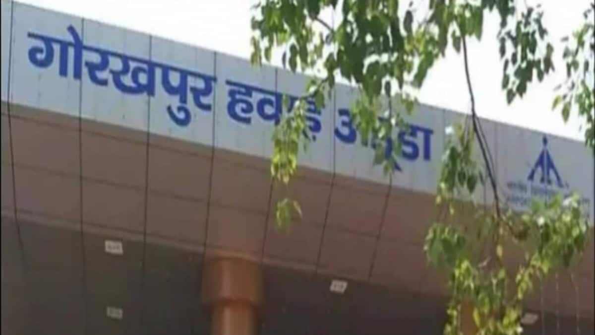 Indigo फ्लाइट की टॉयलेट में छिपकर पी रहा था सिगरेट, फायर अलार्म बजते ही मचा हड़कंप Indigo फ्लाइट की टॉयलेट में छिपकर पी रहा था सिगरेट, फायर अलार्म बजते ही मचा हड़कंप