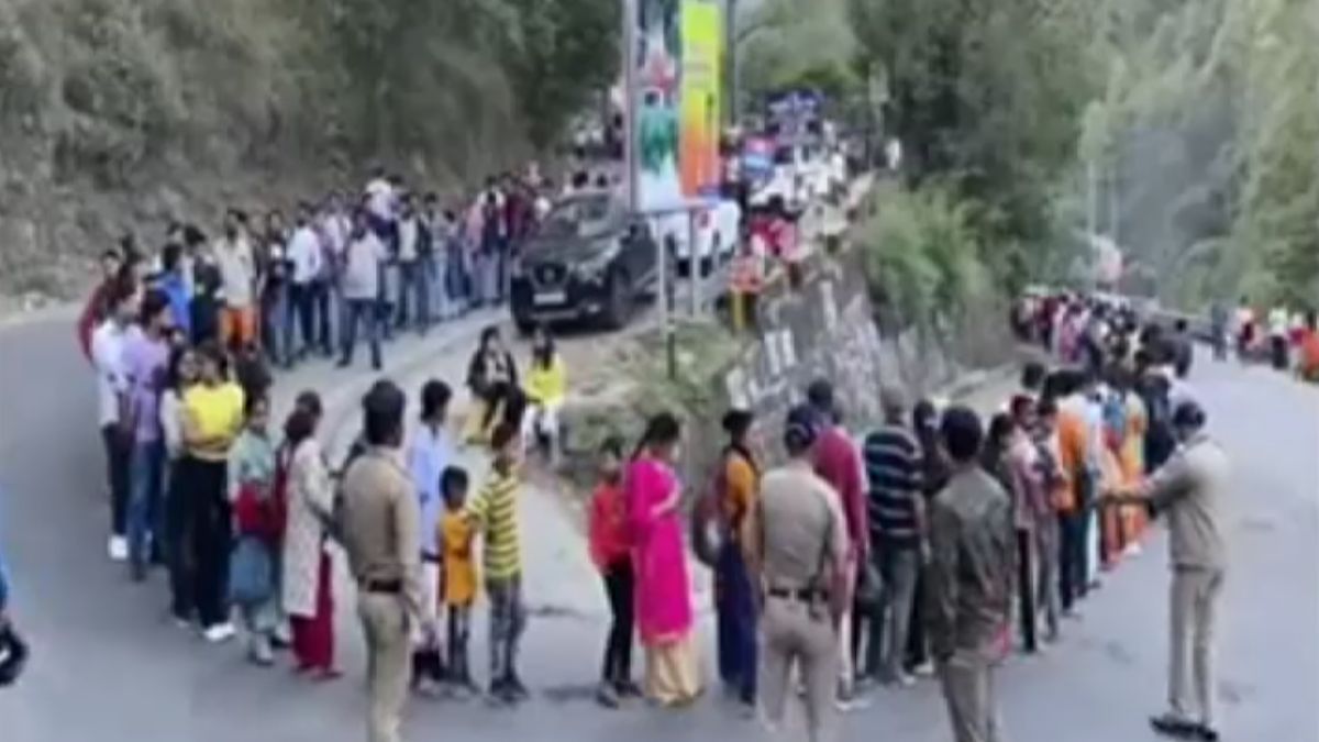 बाबा नीम करौली के दर पर आस्था का सैलाब. 