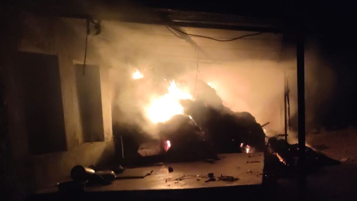 रंजिश में 3 घरों में लगाई आग.