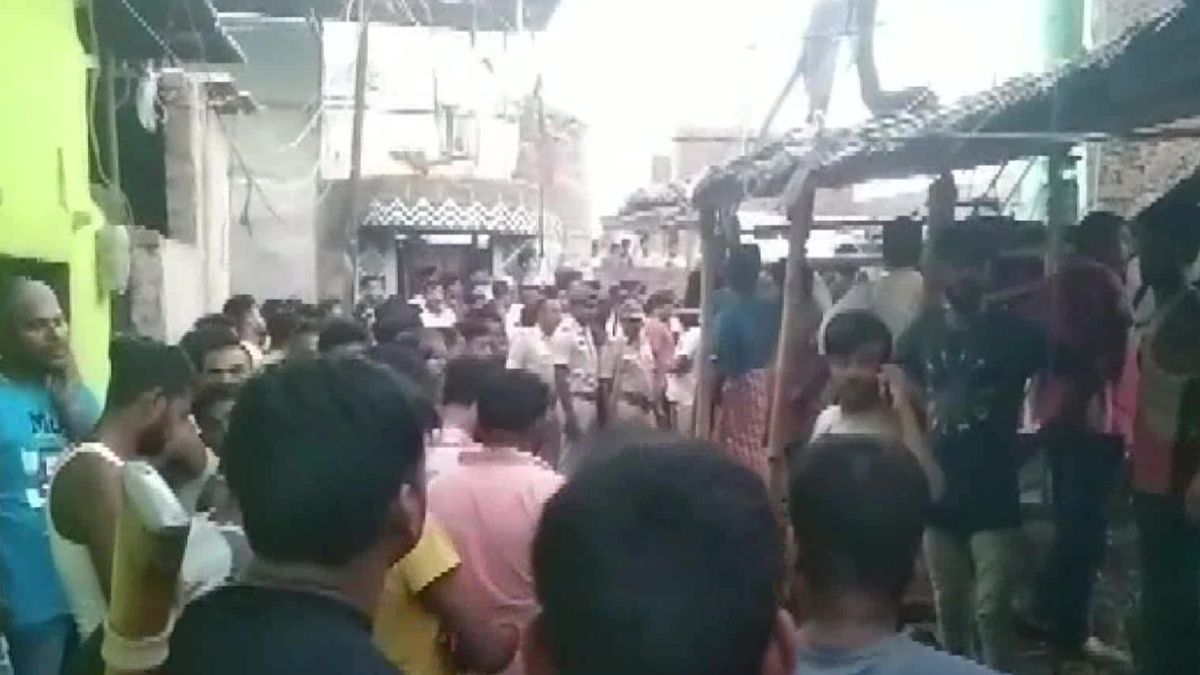 धमाके से गिरा मकान. (Photo: ANI) धमाके से गिरा मकान. (Photo: ANI)