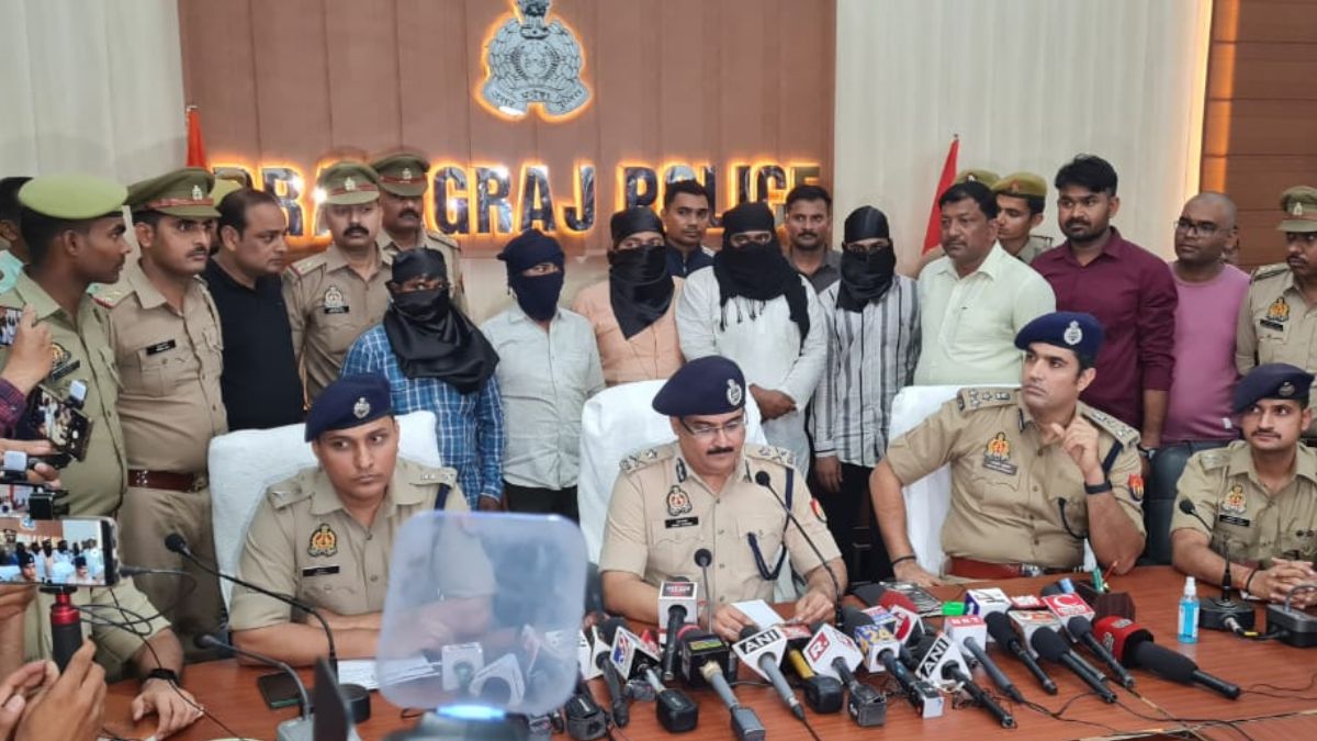 पुलिस की गिरफ्त में आरोपी.