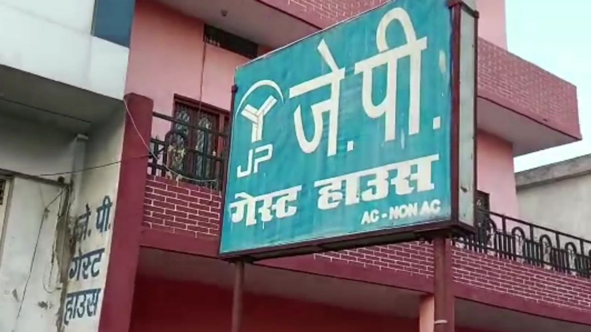 'कपड़े बदलने के दौरान चालू था CCTV...,' छात्राओं की शिकायत पर गेस्ट हाउस संचालक पर FIR 'कपड़े बदलने के दौरान चालू था CCTV...,' छात्राओं की शिकायत पर गेस्ट हाउस संचालक पर FIR
