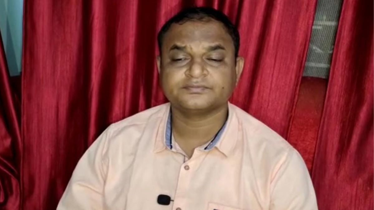 जमीन से निकले ब्रिटिश काल के 282 सिक्के. (Photo: Aajtak)