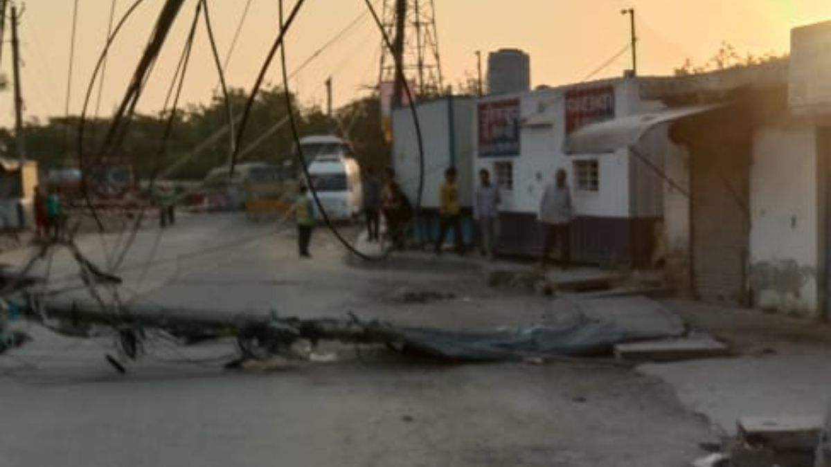 दिल्ली में मेट्रो साइट पर बड़ा हादसा... 50 फीट तक धंसी रोड, मच गई अफरा-तफरी