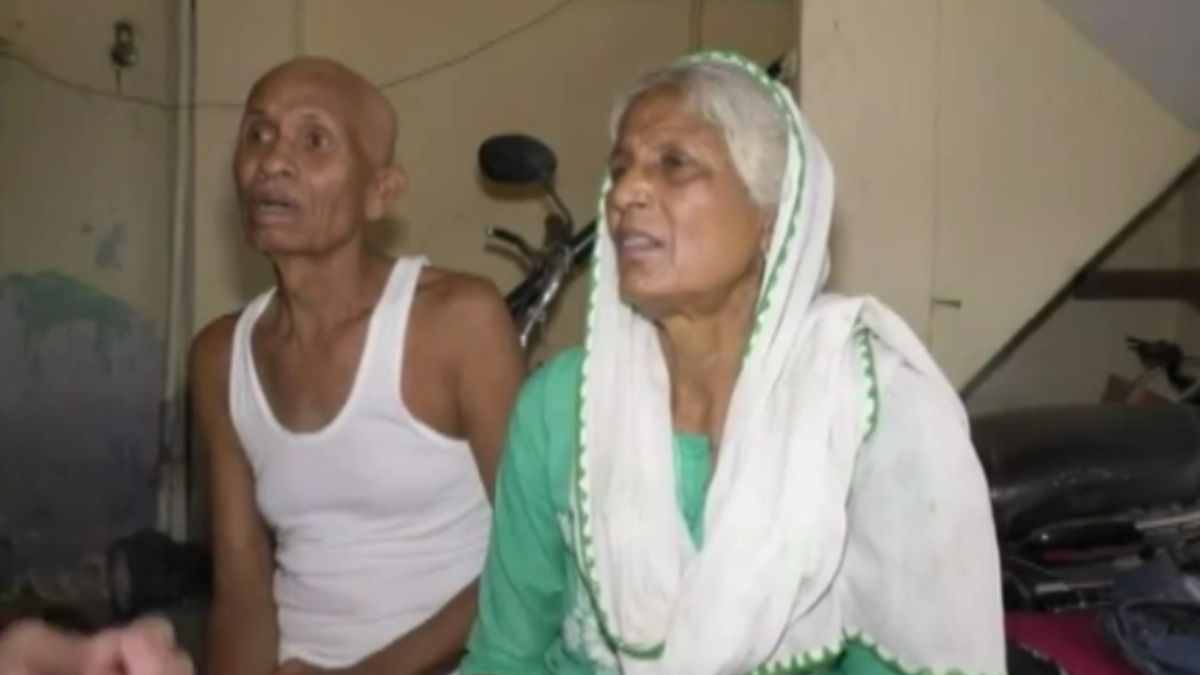 जानकारी देते परिवार के लोग. जानकारी देते परिवार के लोग.