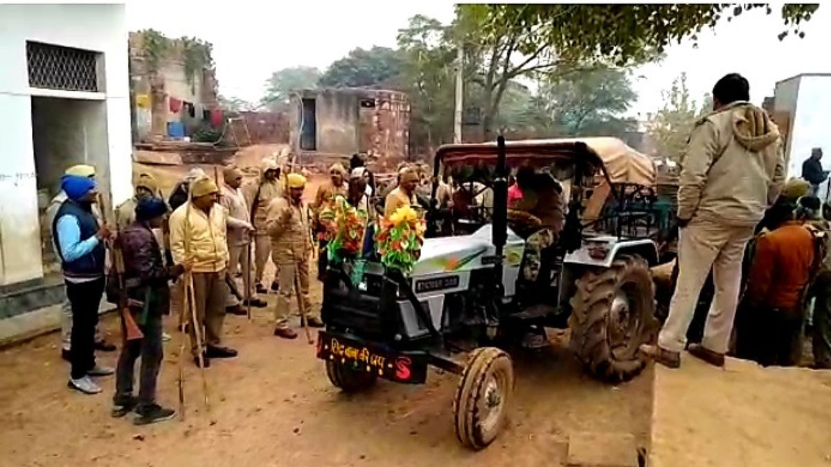 खनन माफिया ने SIT टीम पर किया हमला. 