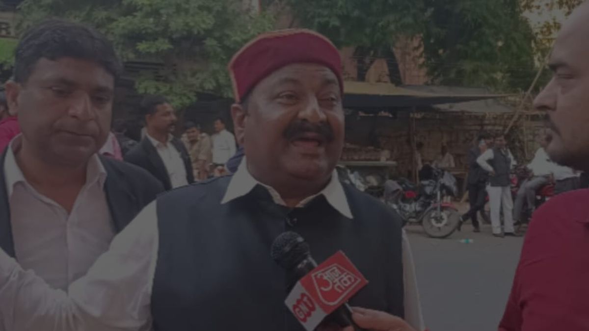 अधिवक्ता जीएन शुक्ला.