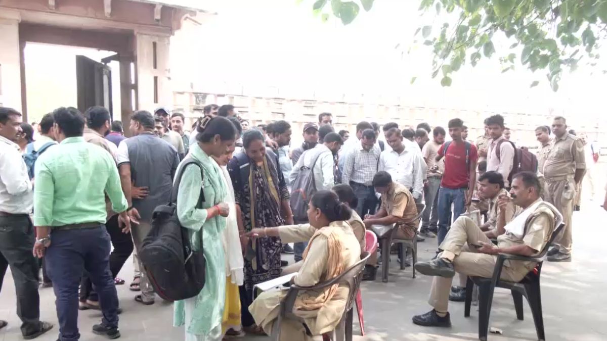 UP Alert Over CJP Protest in Delhi Police Force 20 Districts Deployed 500 Women Constables