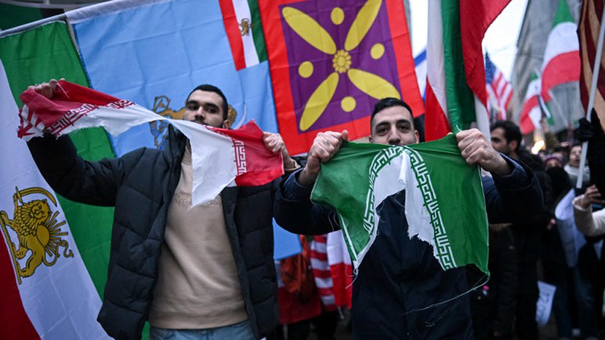 US Conduct Airstrikes in Iran