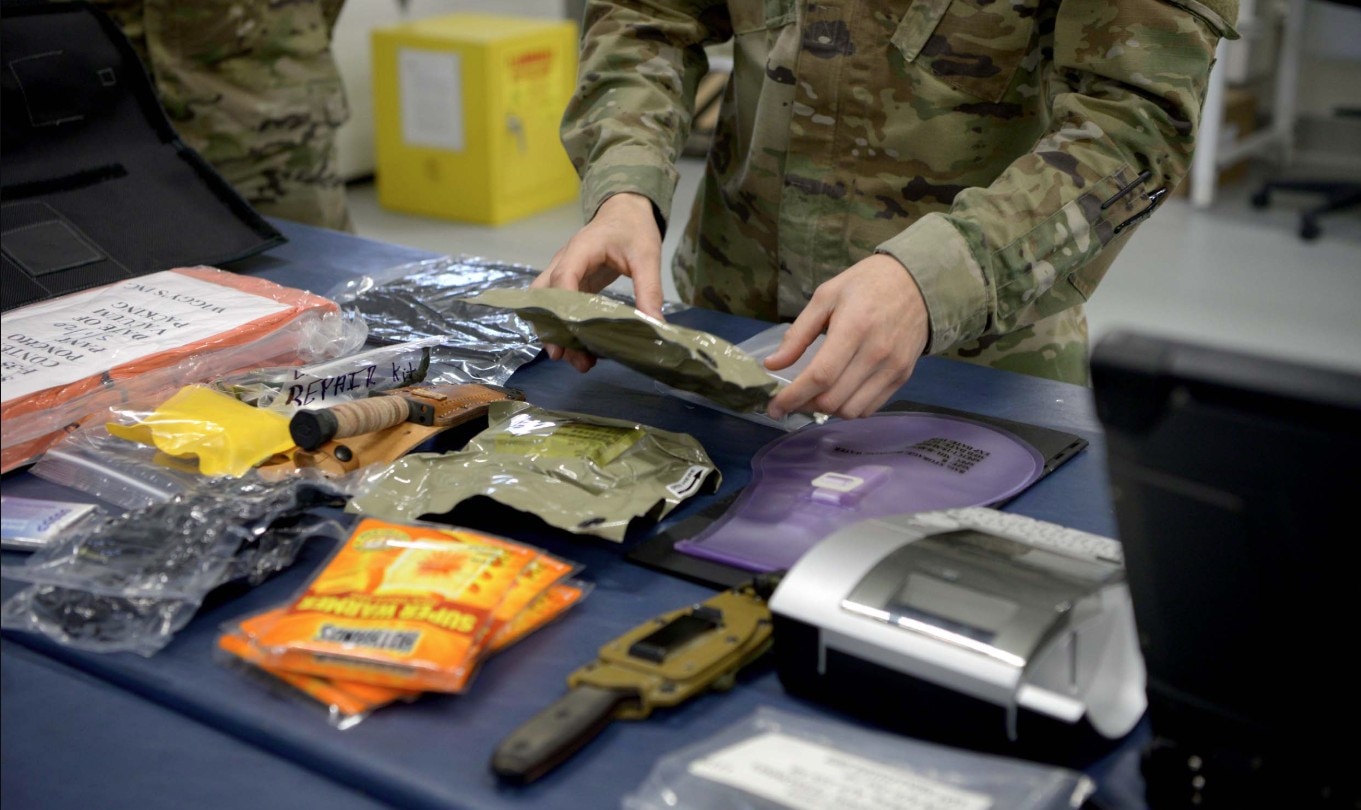 US fighter pilot survival kit