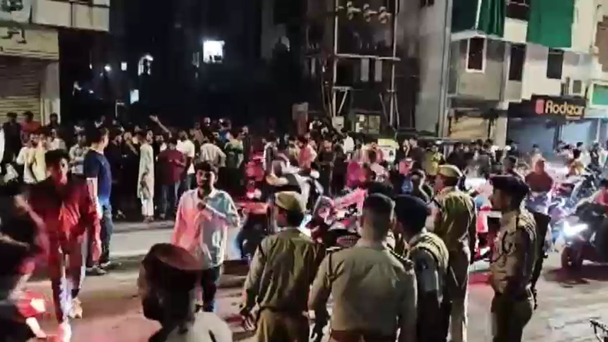 vadodara junigarh stone pelting pandal social media tension