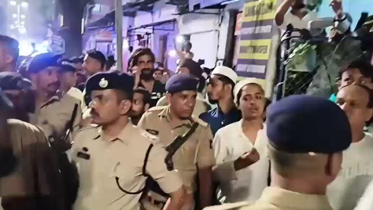 vadodara junigarh stone pelting pandal social media tension