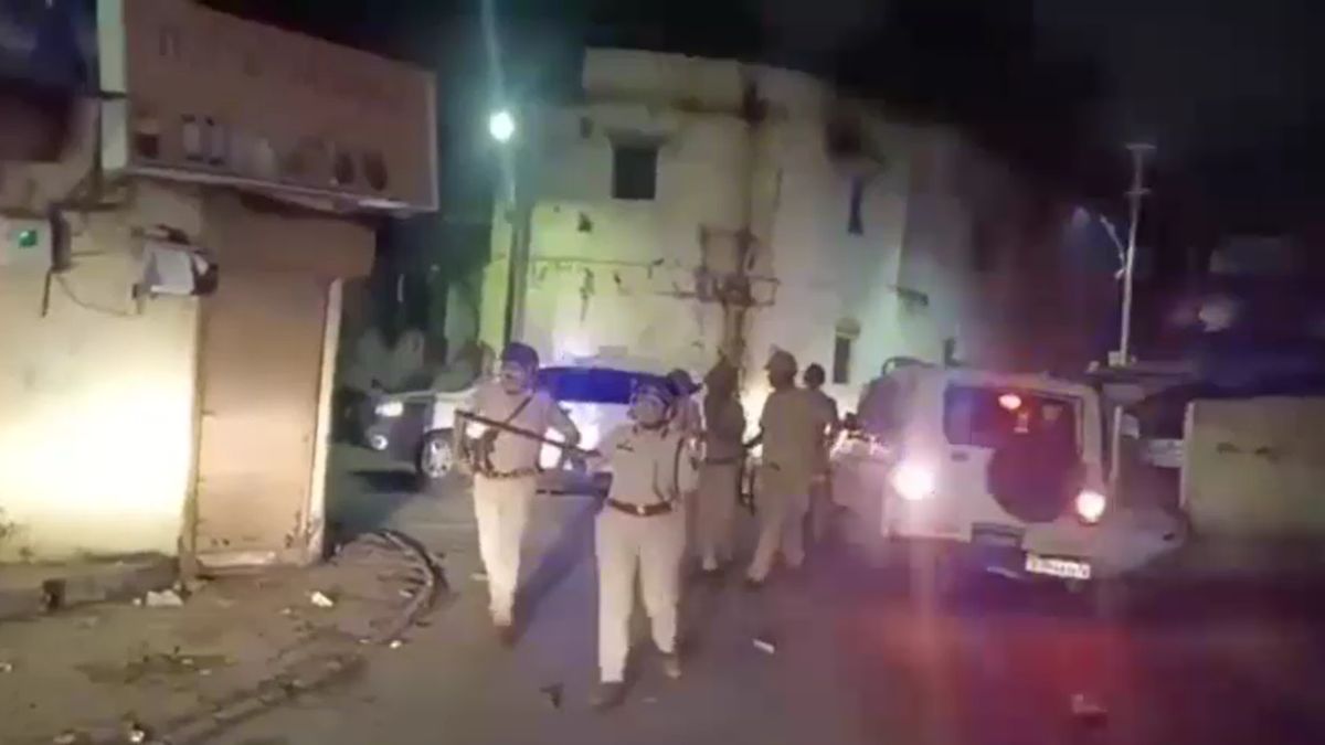 vadodara junigarh stone pelting pandal social media tension