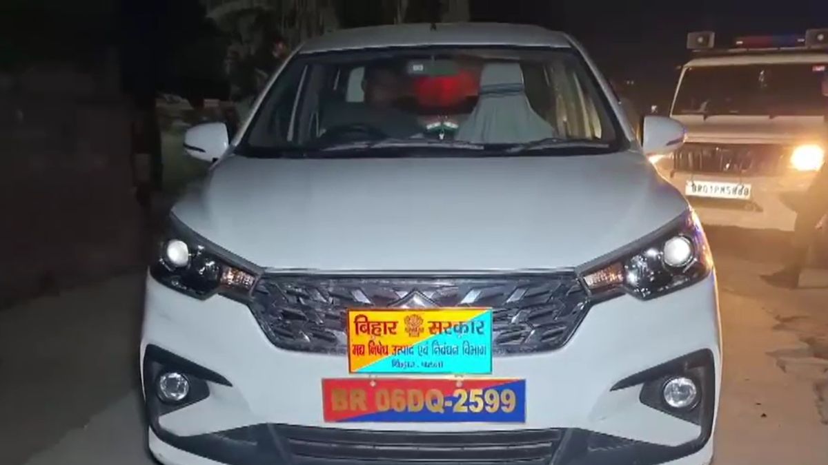 vaishali fake prohibition officer insurance fraud extortion using car