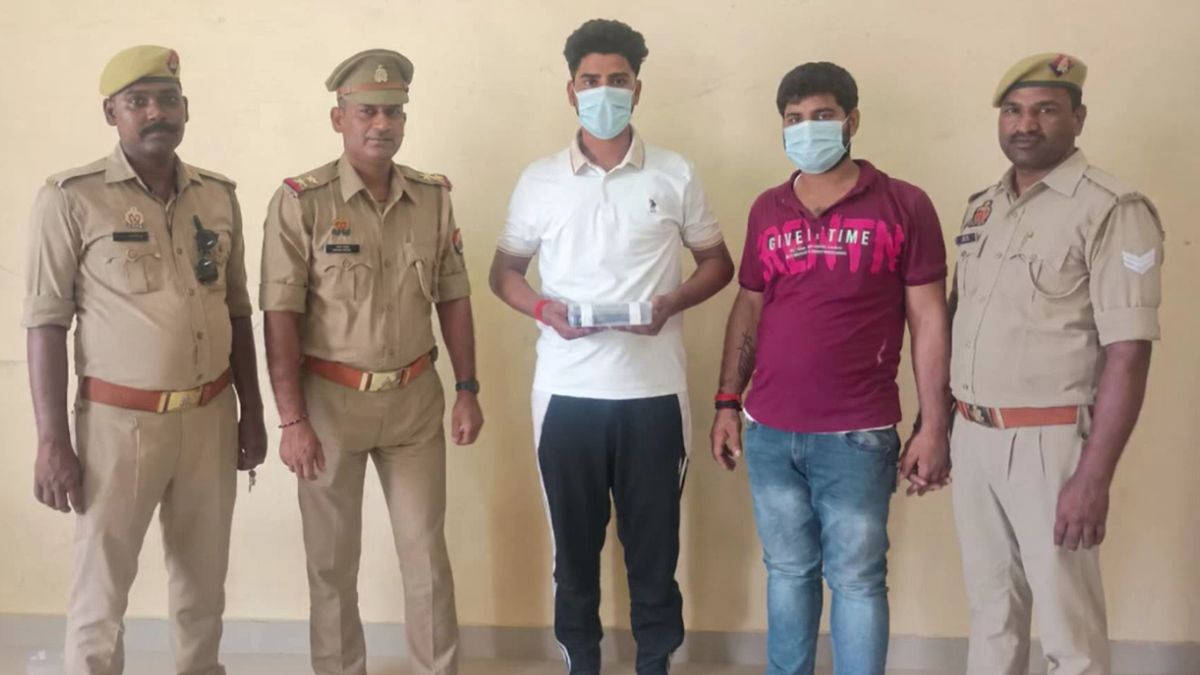 varanasi two accused arrested for taking free petrol at gunpoint varanasi two accused arrested for taking free petrol at gunpoint