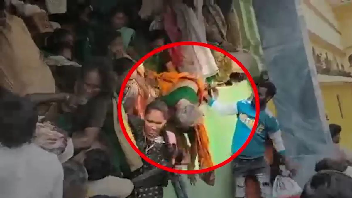 venkateswara temple stampede no permission single gate 10 dead