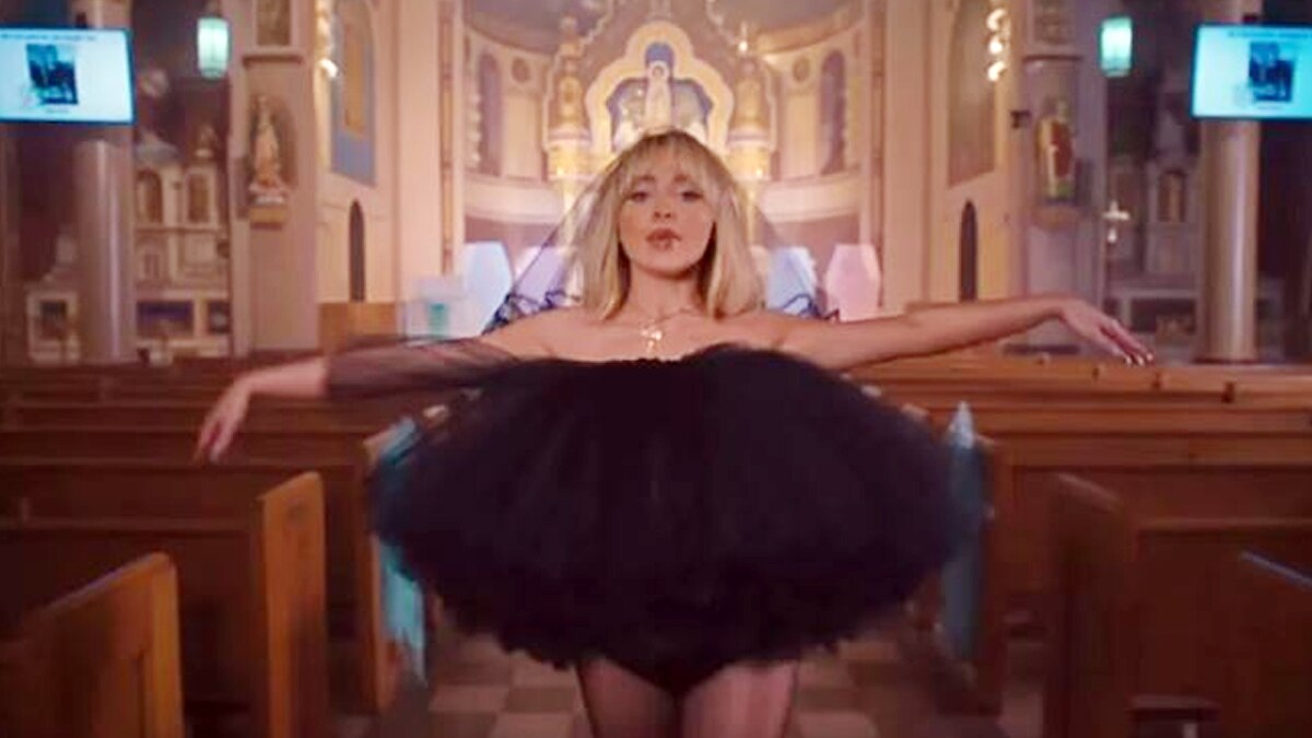 चर्च में शूट हुए अश्लील वीडियो ने तमाम लोगों की भावनाएं आहत की हैं चर्च में शूट हुए अश्लील वीडियो ने तमाम लोगों की भावनाएं आहत की हैं