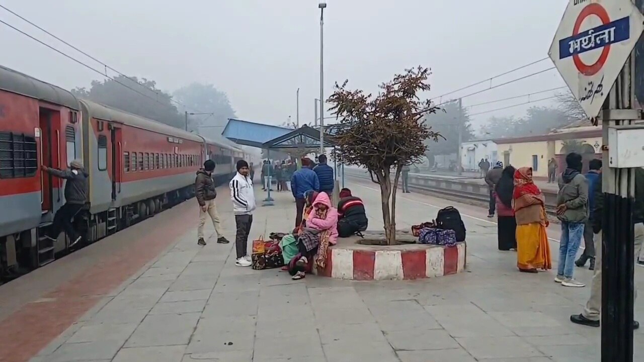 इटावा में टला बड़ा हादसा, रेड सिग्नल पार कर गई शिवगंगा एक्सप्रेस, 1KM आगे पहुंची, OHE में बिजली काटकर रोकी ट्रेन