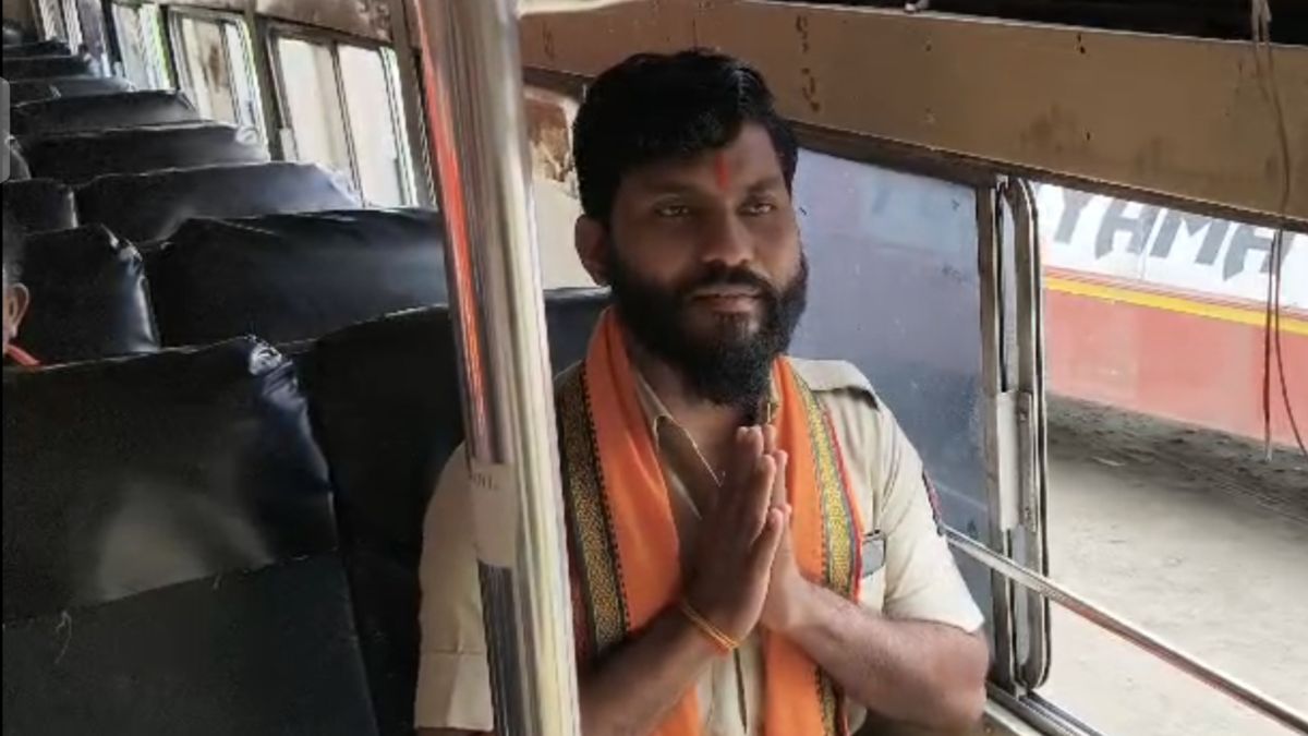 washim st conductor returns rs 24000 lost two years ago after aadhaar card helped -identify elderly woman washim st conductor returns rs 24000 lost two years ago after aadhaar card helped -identify elderly woman