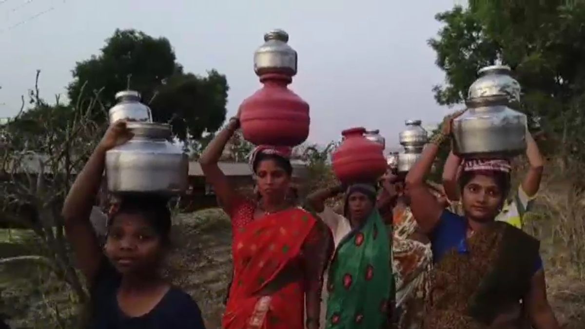 जलजीवन मिशन में भ्रष्टाचार के आरोप, प्यासे आदिवासी आंदोलन पर उतरे... वैतरणा डैम से मुंबई-ठाणे को जाने वाला पानी रोका जलजीवन मिशन में भ्रष्टाचार के आरोप, प्यासे आदिवासी आंदोलन पर उतरे... वैतरणा डैम से मुंबई-ठाणे को जाने वाला पानी रोका