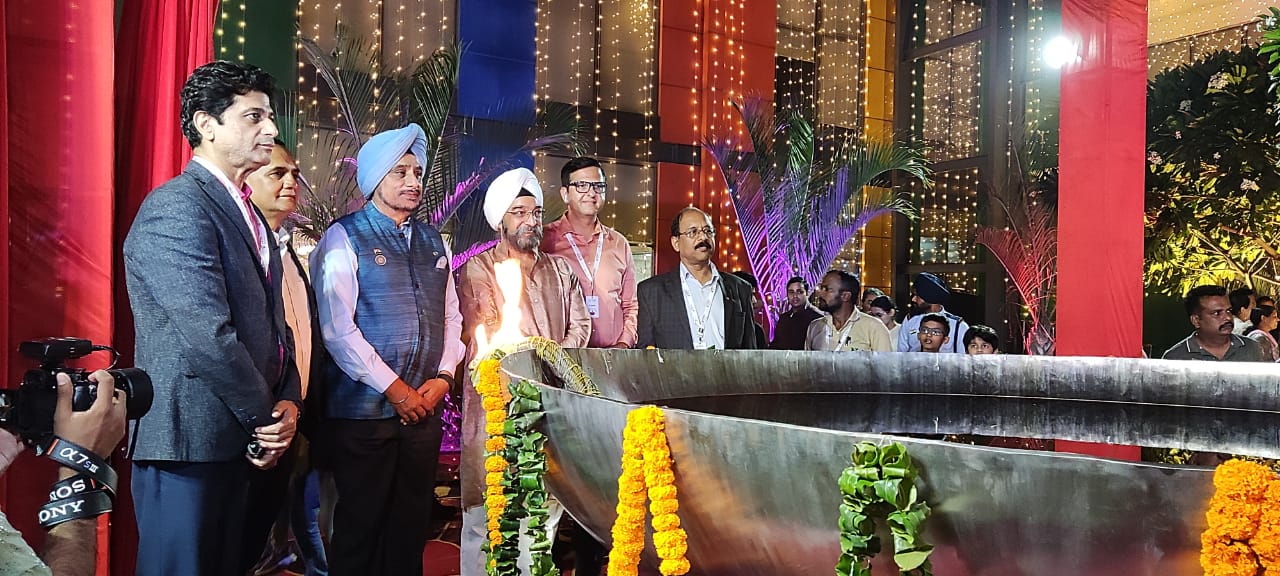 मोहाली में हीरो होम्स में जलाया गया सबसे बड़ा दिया