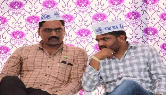 हार्दिक पटेल के साथ अल्पेश कथेरिया (फाइल फोटो)