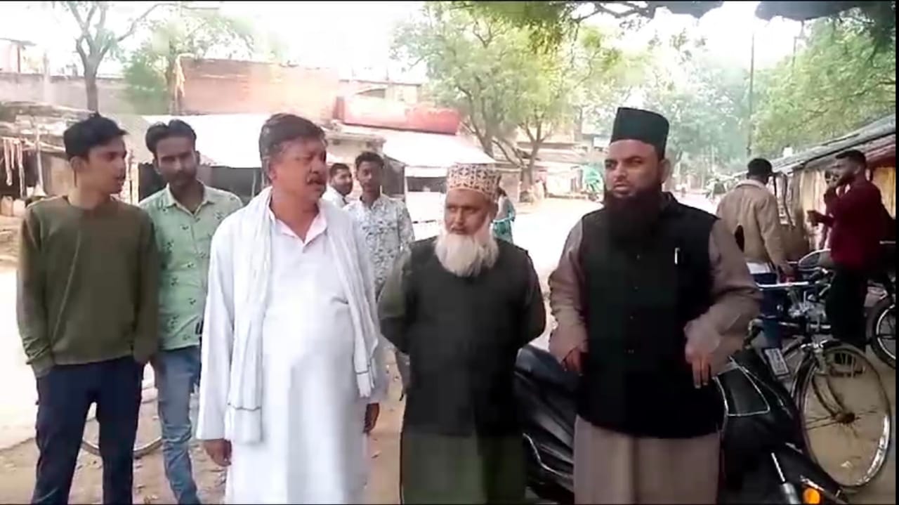 मौलवी पर मनमानी करने का आरोप. मौलवी पर मनमानी करने का आरोप.