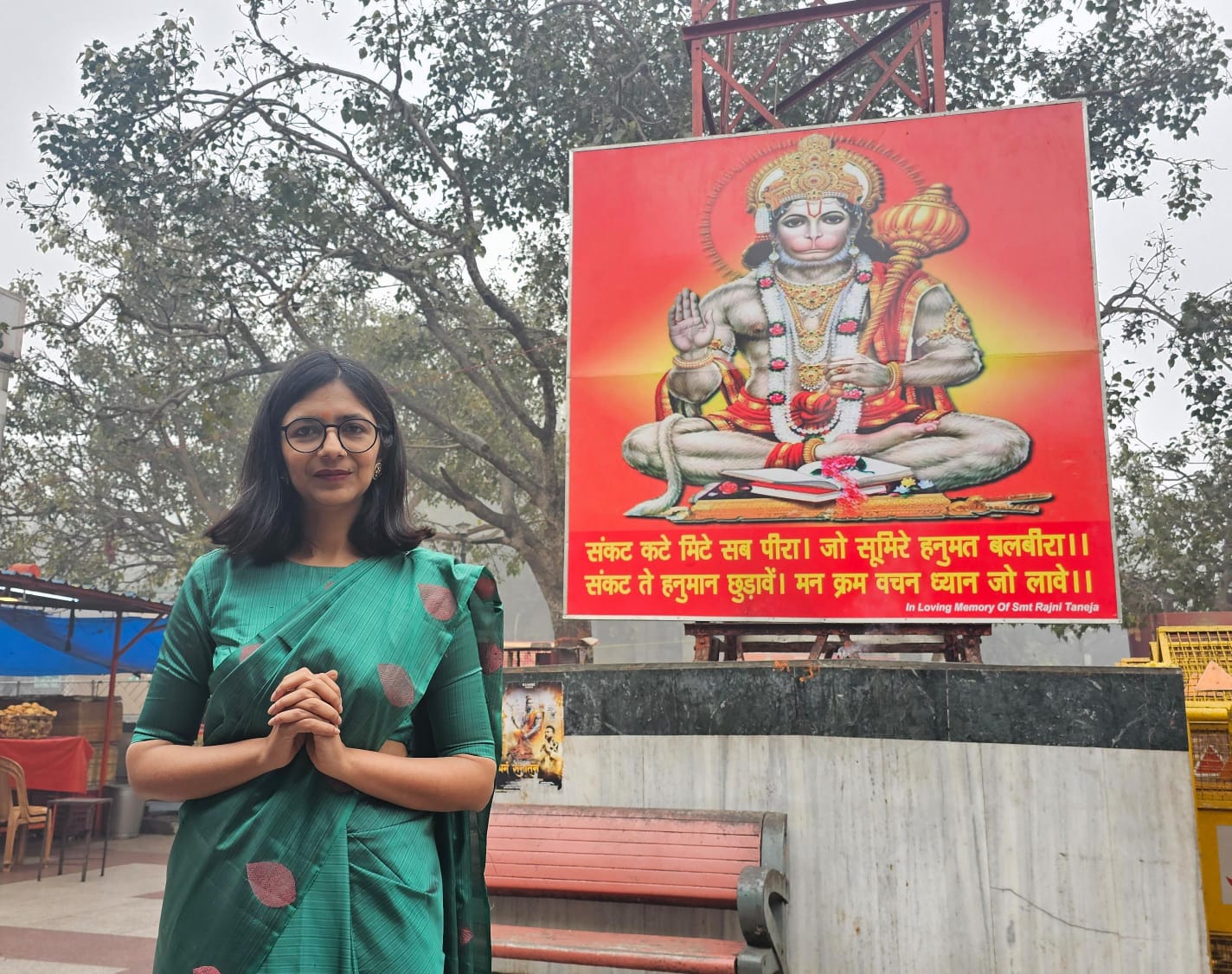 मंदिर पहुंचीं स्वाति मालीवाल. मंदिर पहुंचीं स्वाति मालीवाल.