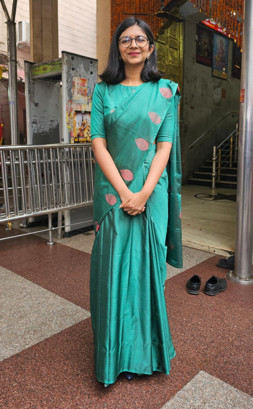 मंदिर पहुंचीं स्वाति मालीवाल. मंदिर पहुंचीं स्वाति मालीवाल.