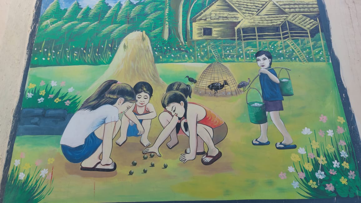 जेल के दीवारों पर बनाई गई पेंटिंग.