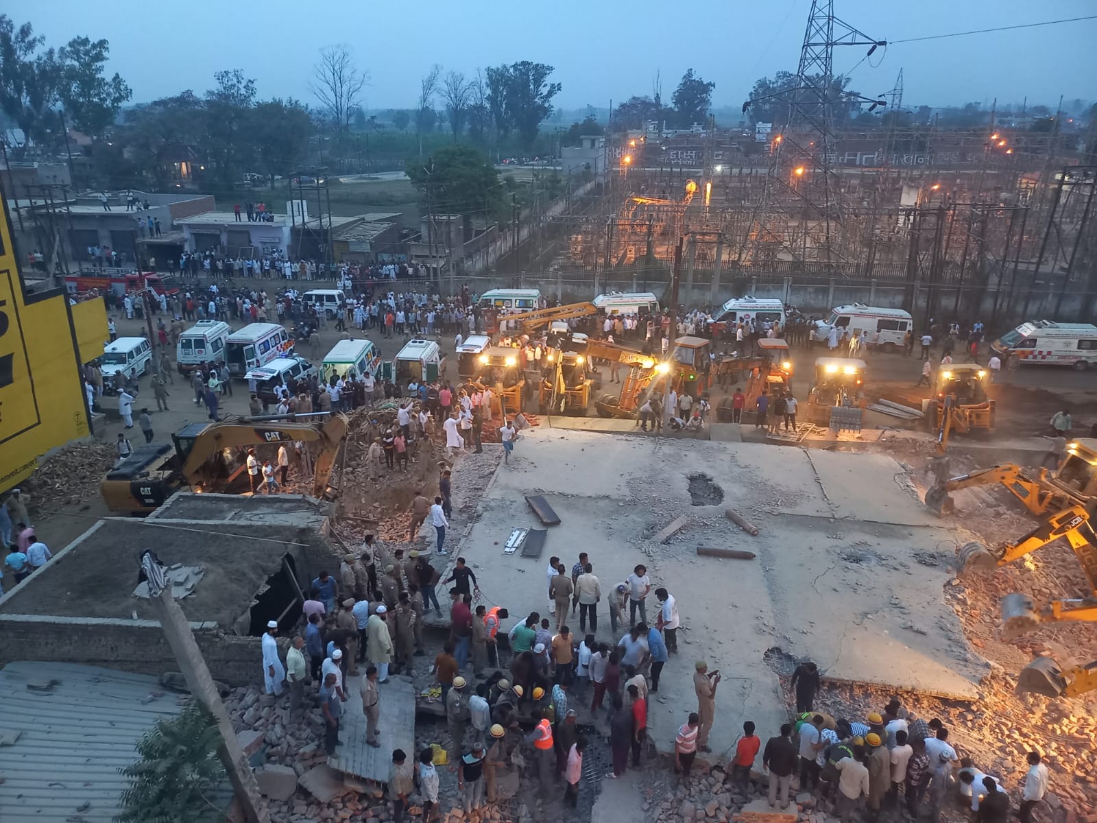 राहत-बचाव कार्य जारी. राहत-बचाव कार्य जारी.