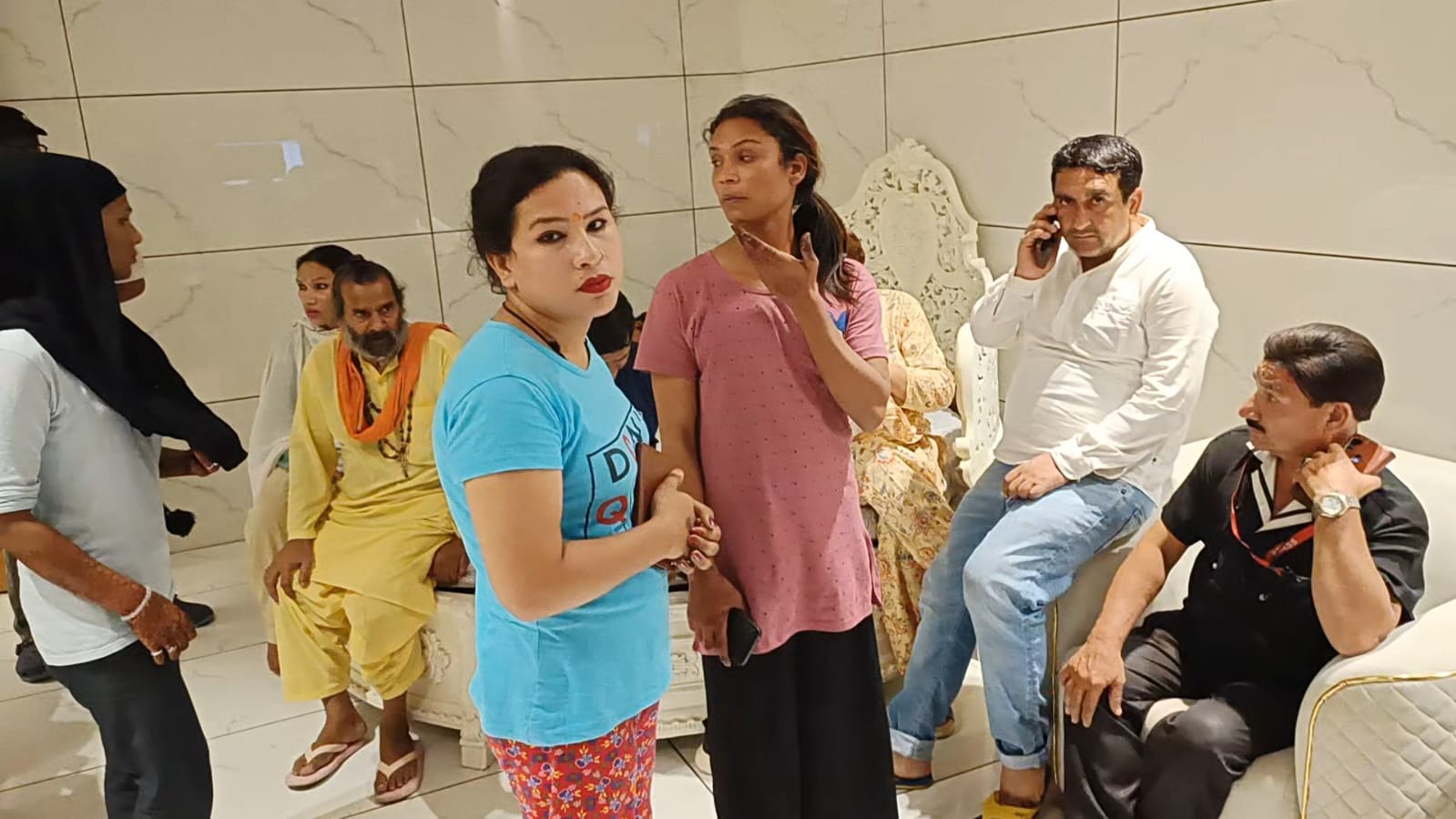 किन्नर महुआ का घर.