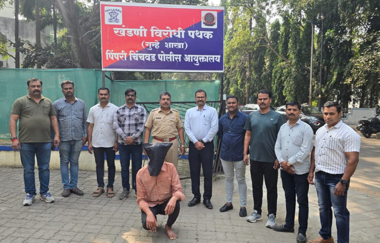 पुलिस की गिरफ्त में आरोपी.