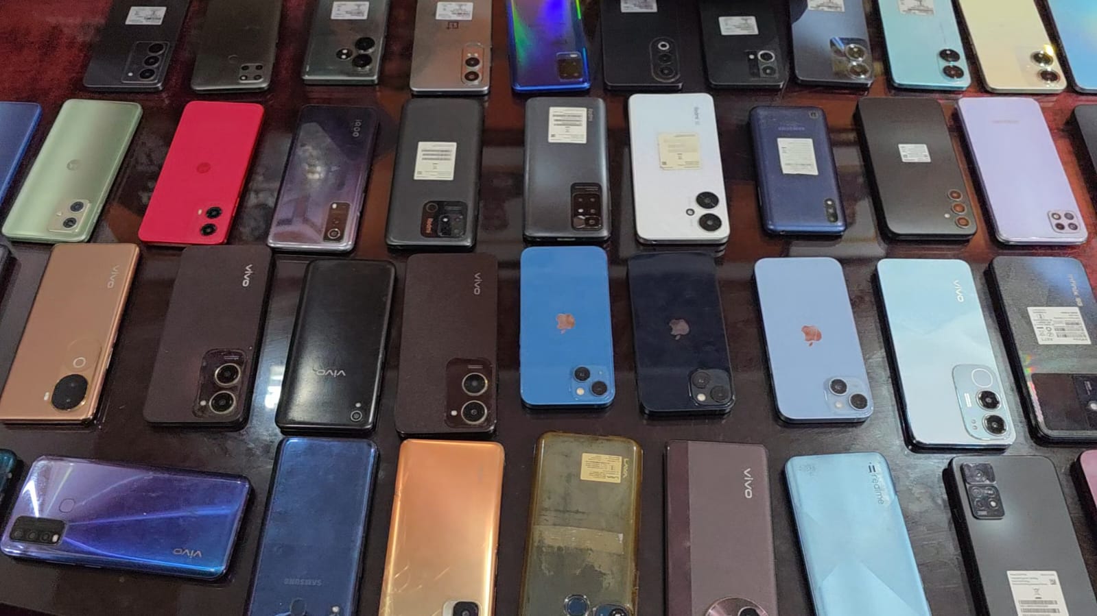 बरामद फोन.