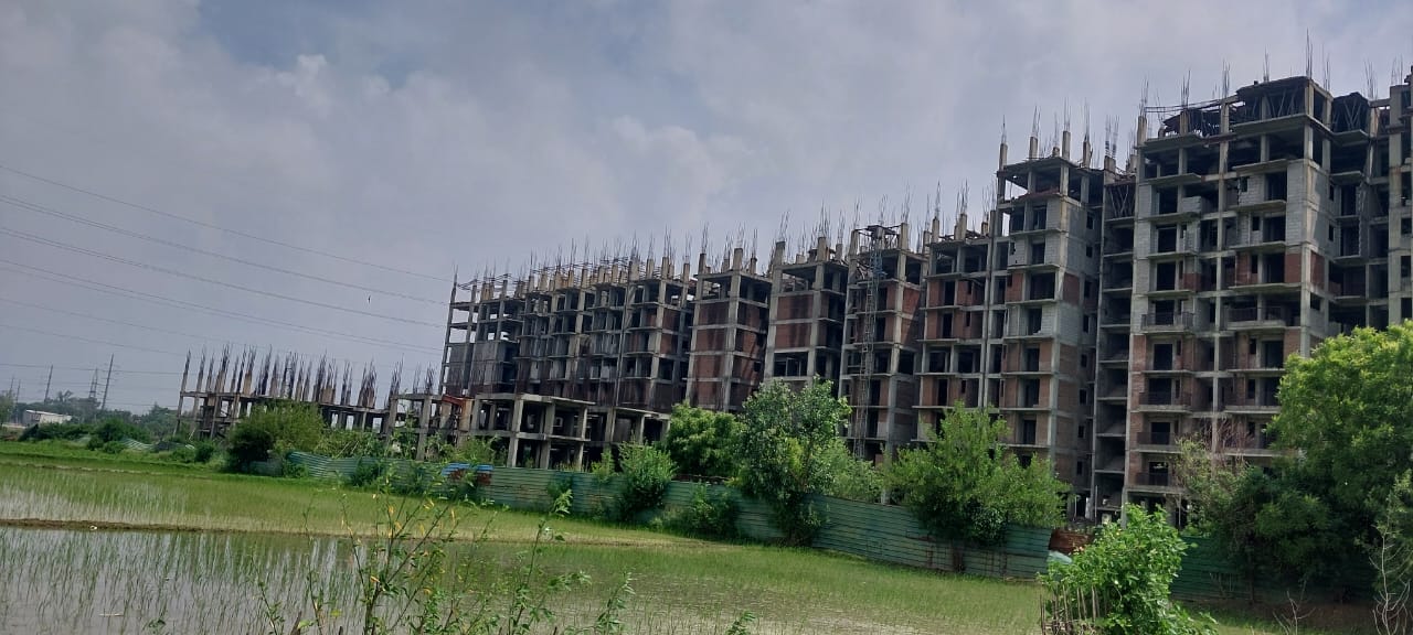 खंडहर बना सपनों का घर