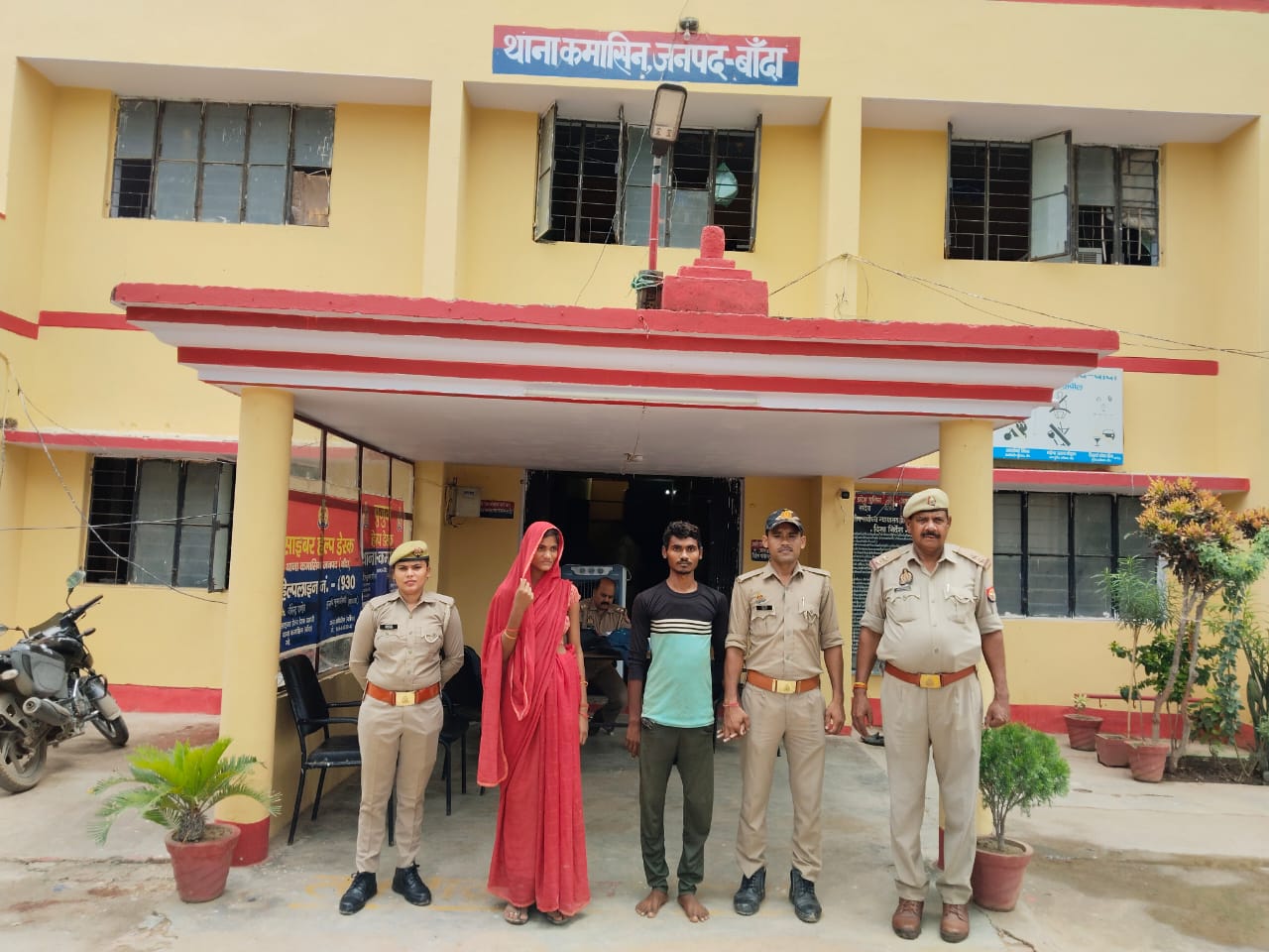 पुलिस की गिरफ्त में आरोपी.