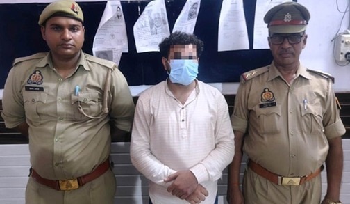 पुलिस की गिरफ्त में आरोपी. पुलिस की गिरफ्त में आरोपी.