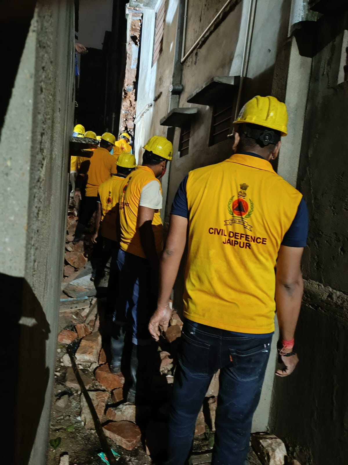 मकान जमींदोज