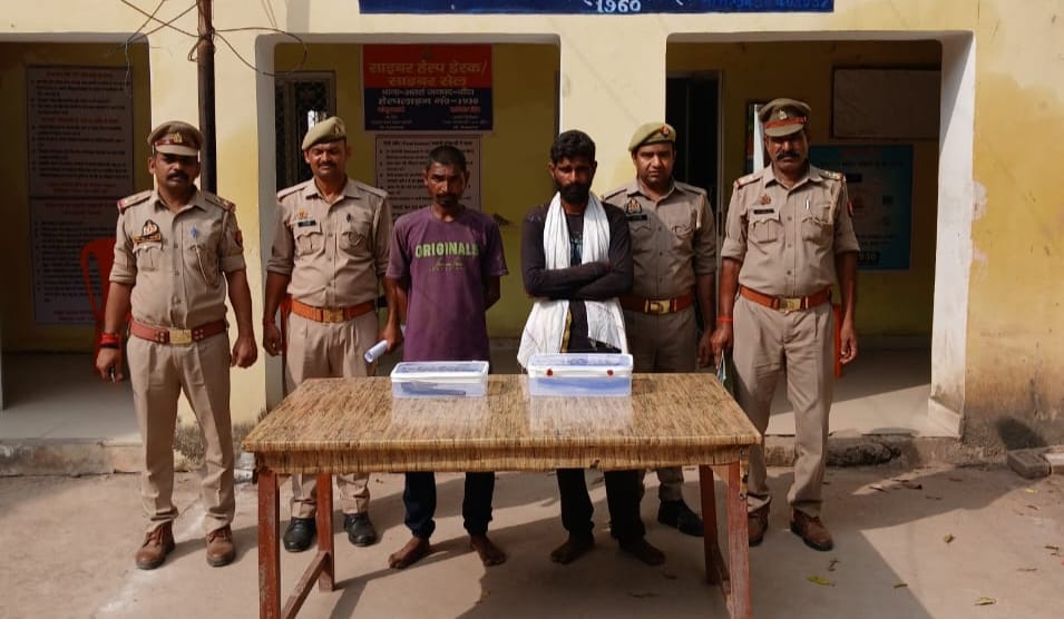 पुलिस की गिरफ्त में आरोपी.