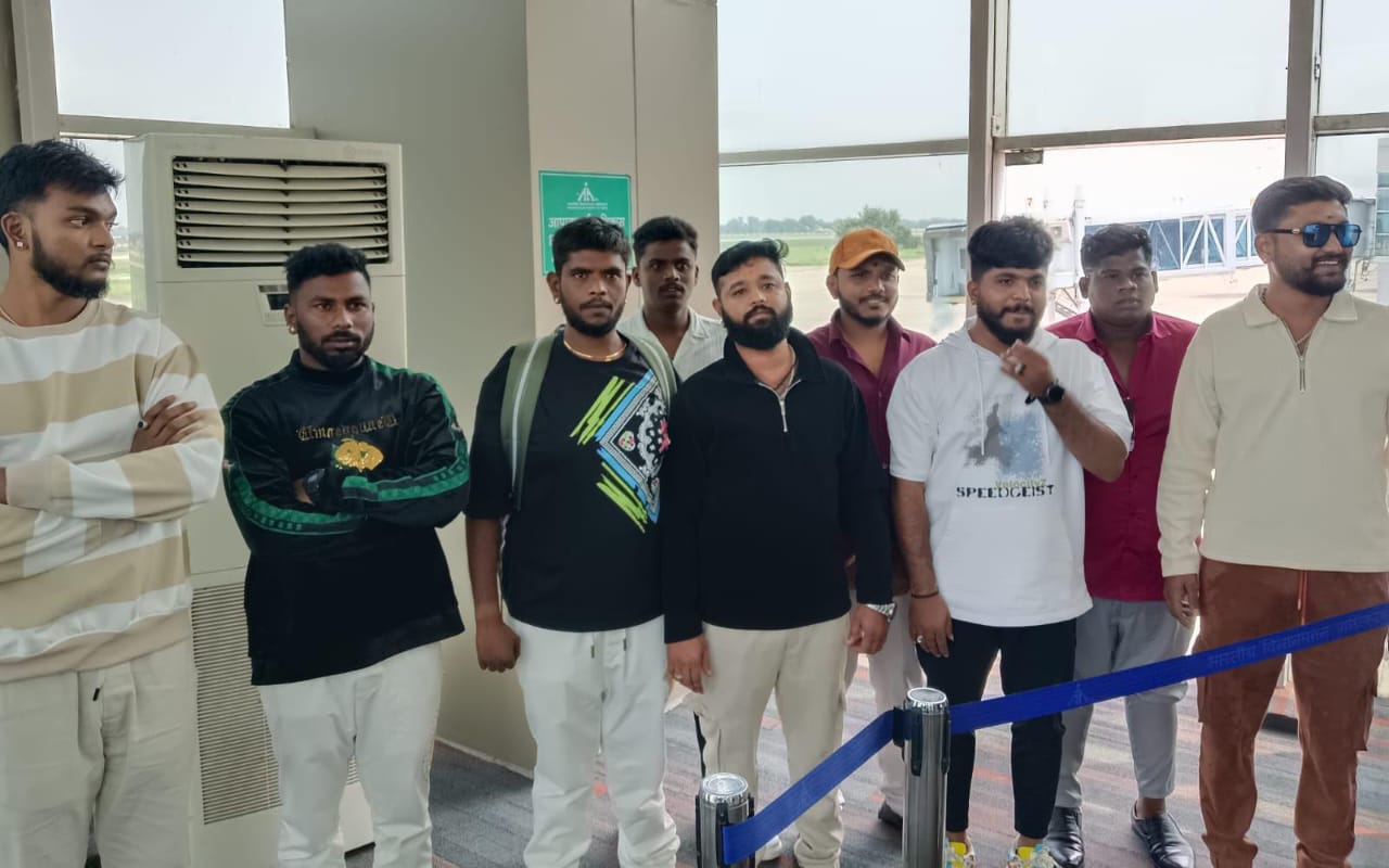 पुलिस की हिरासत में आरोपी. पुलिस की हिरासत में आरोपी.