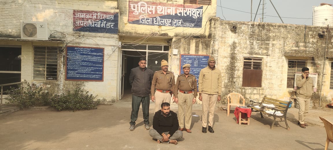 पुलिस की गिरफ्त में आरोपी.
