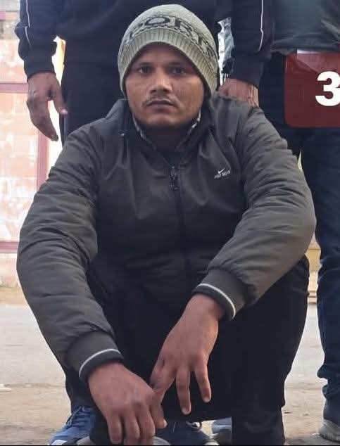 पुलिस की गिरफ्त में आरोपी.